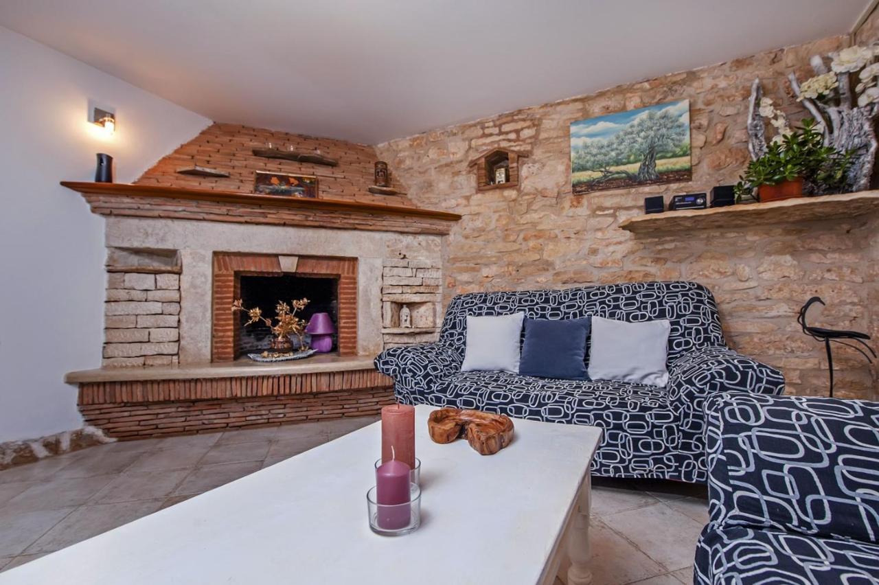 Holiday Apartment Daria 20 Ровин Екстериор снимка
