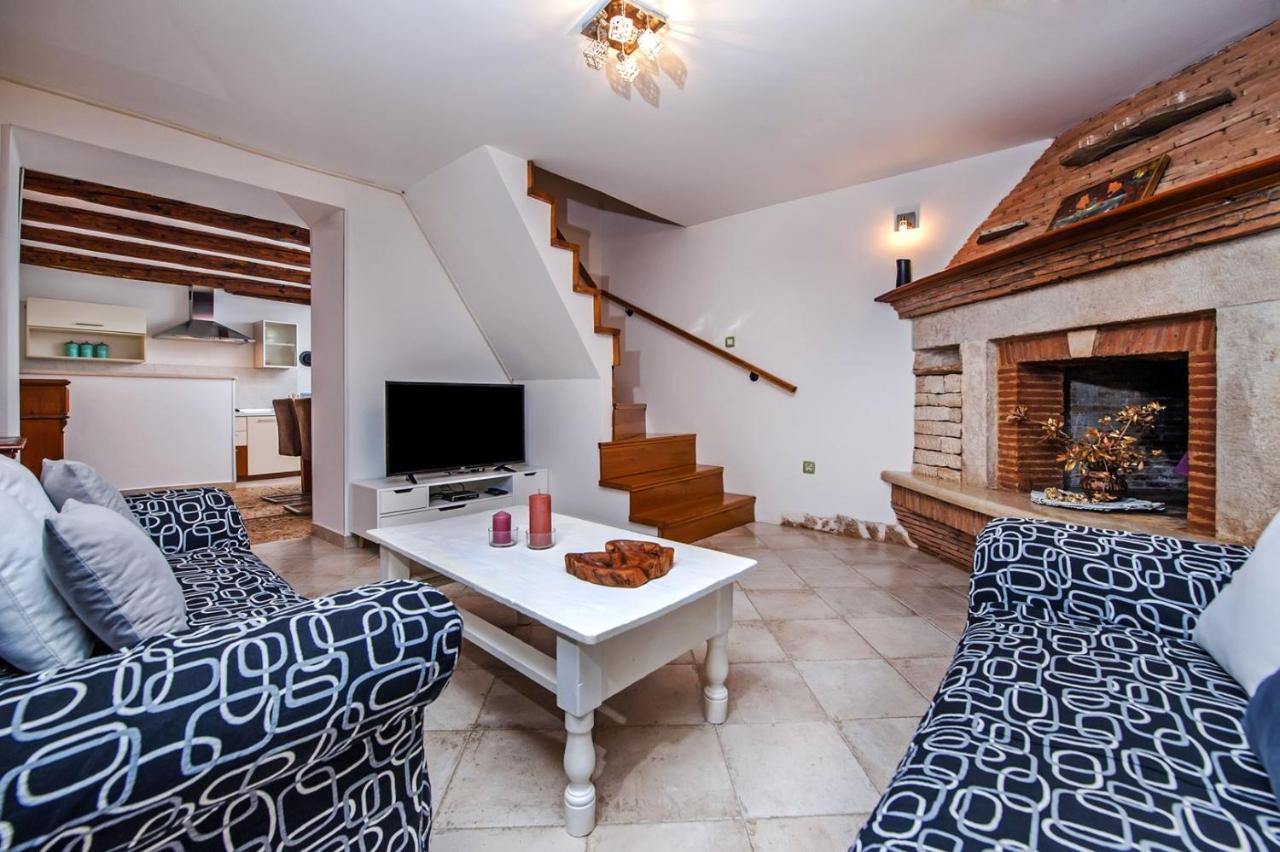 Holiday Apartment Daria 20 Ровин Екстериор снимка
