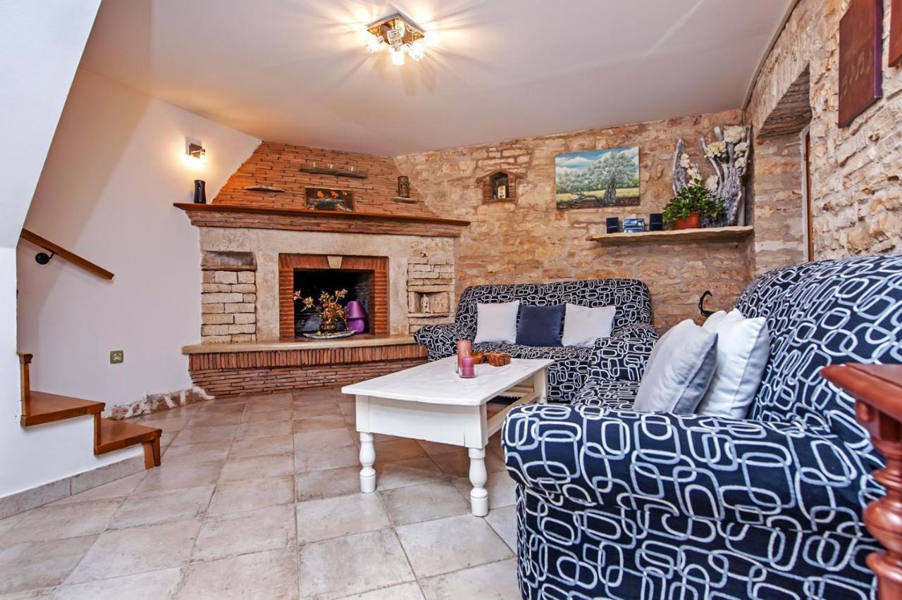 Holiday Apartment Daria 20 Ровин Екстериор снимка