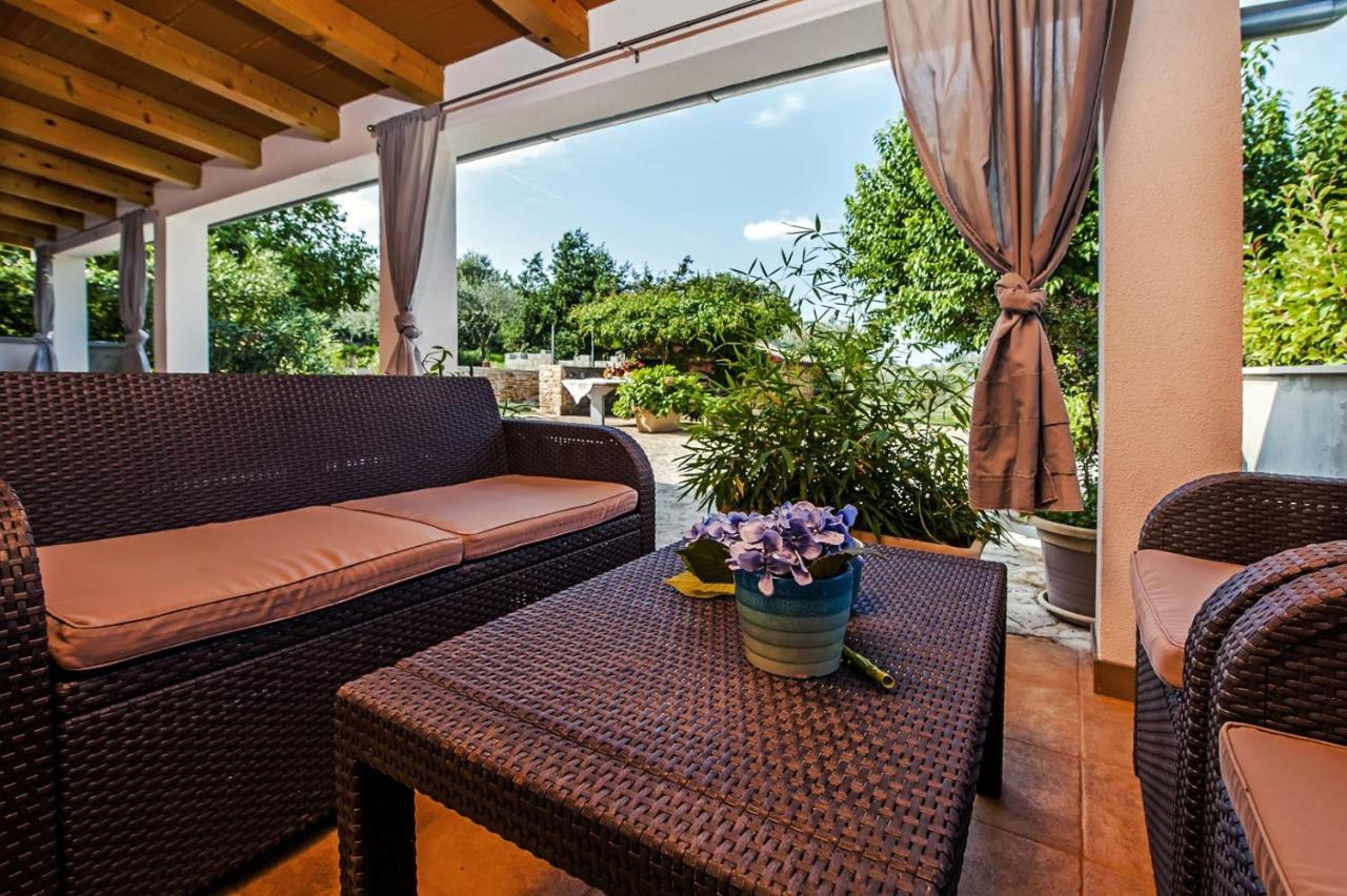 Holiday Apartment Daria 20 Ровин Екстериор снимка
