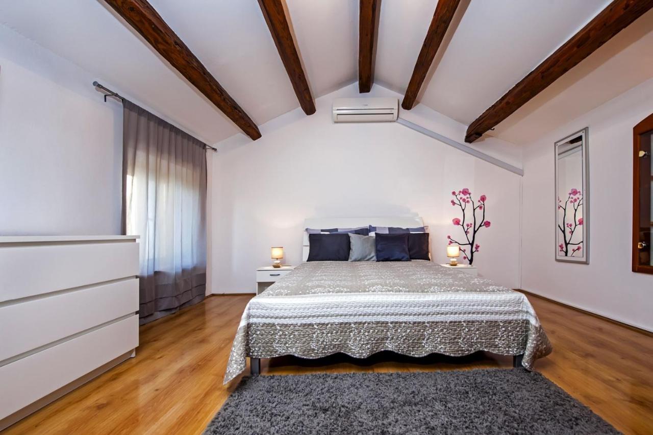 Holiday Apartment Daria 20 Ровин Екстериор снимка