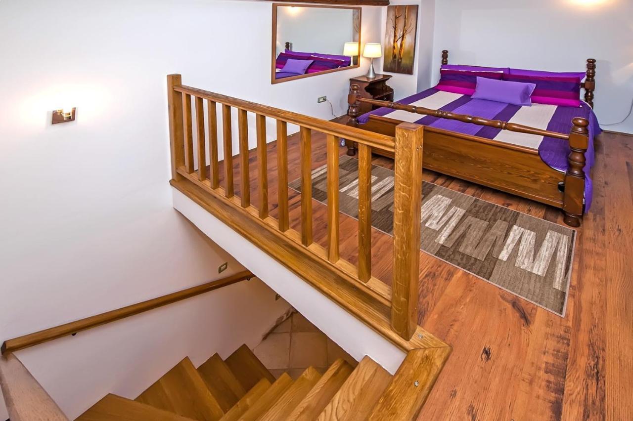 Holiday Apartment Daria 20 Ровин Екстериор снимка