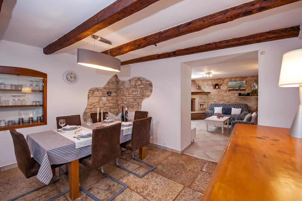 Holiday Apartment Daria 20 Ровин Екстериор снимка