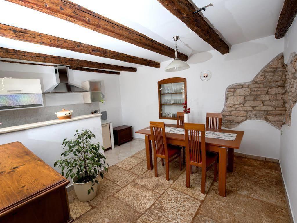 Holiday Apartment Daria 20 Ровин Екстериор снимка