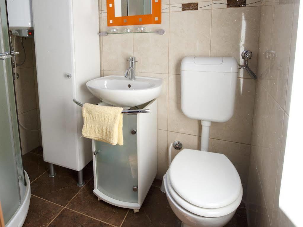 Holiday Apartment Daria 20 Ровин Екстериор снимка