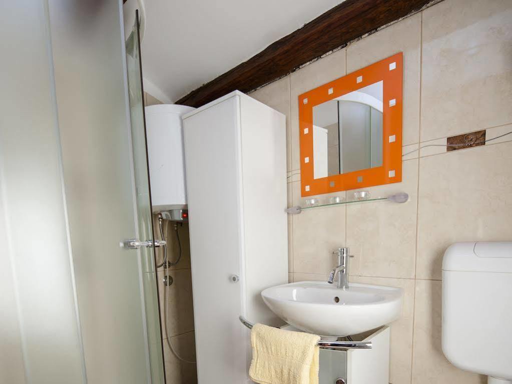 Holiday Apartment Daria 20 Ровин Екстериор снимка