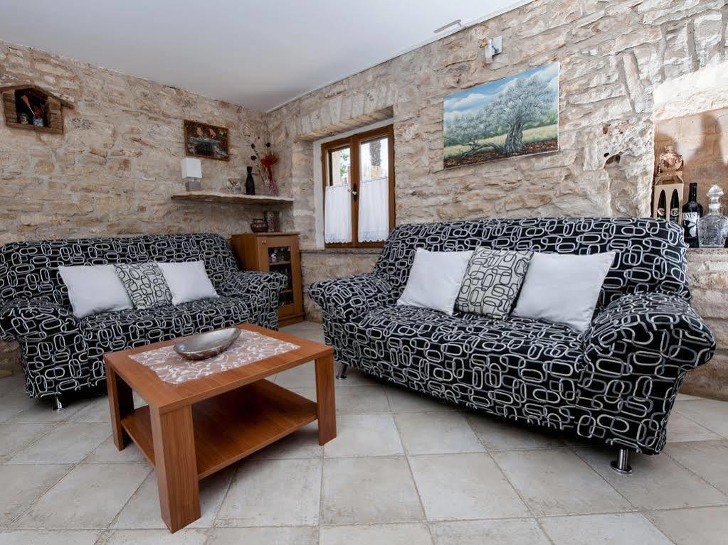 Holiday Apartment Daria 20 Ровин Екстериор снимка