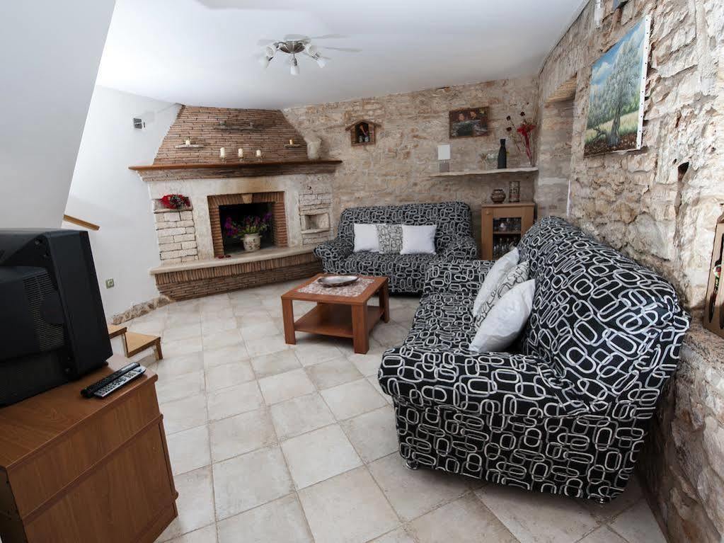 Holiday Apartment Daria 20 Ровин Екстериор снимка