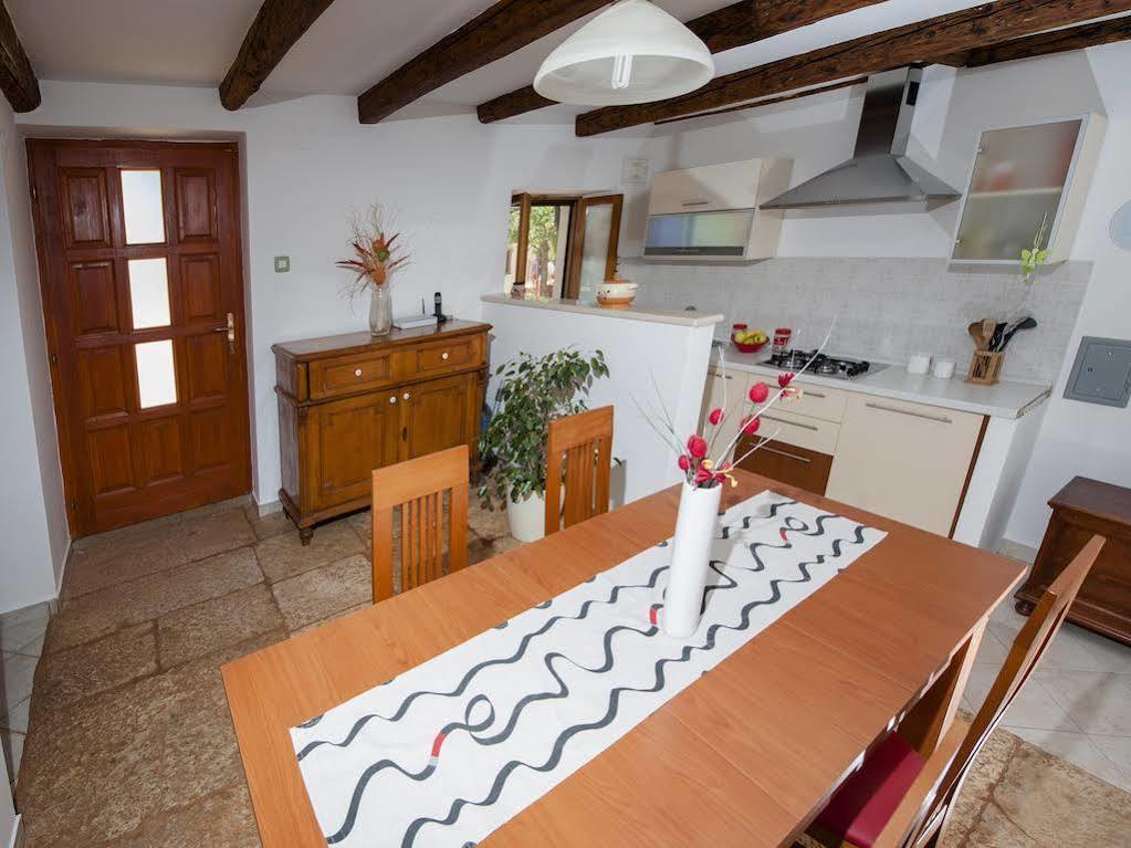 Holiday Apartment Daria 20 Ровин Екстериор снимка