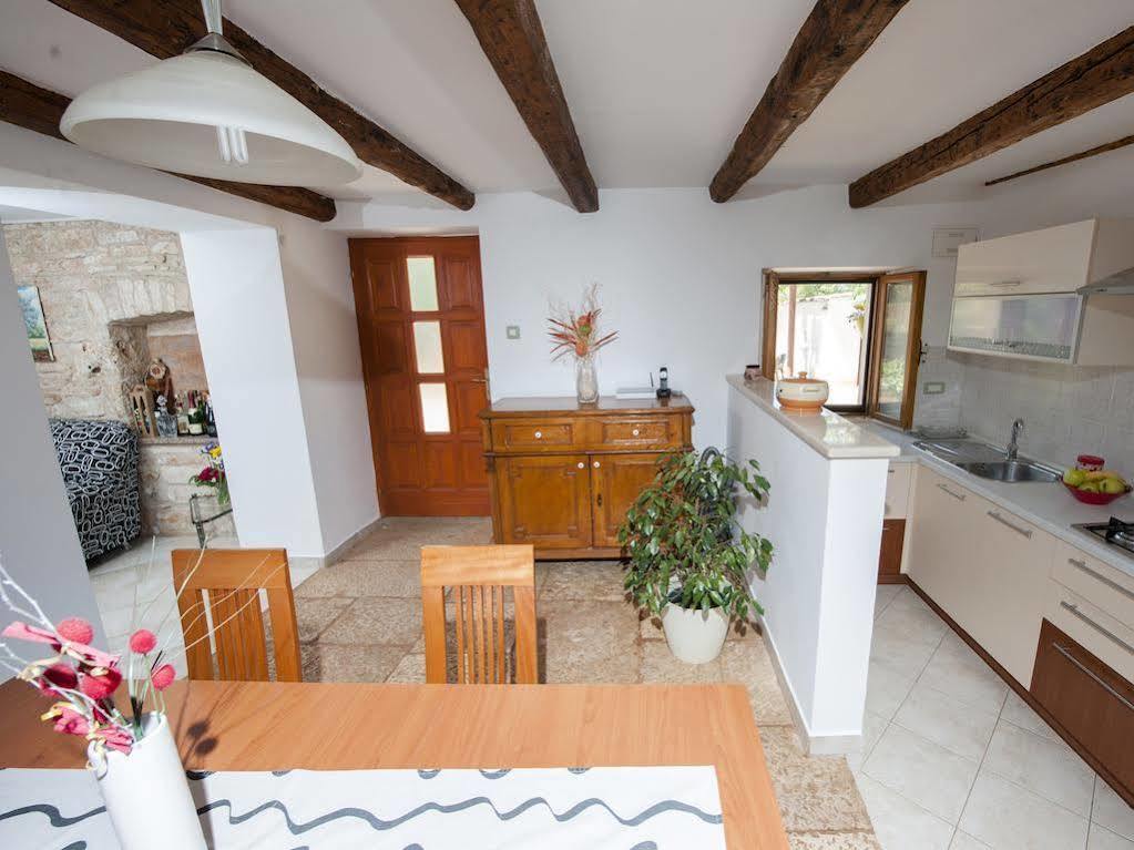Holiday Apartment Daria 20 Ровин Екстериор снимка